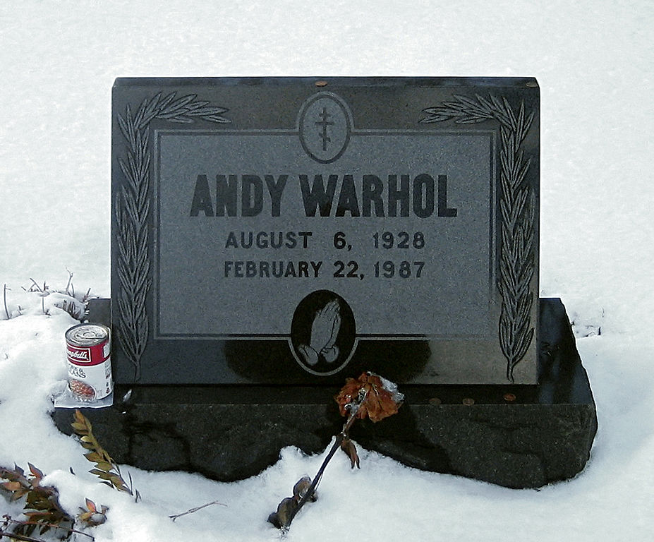 927px-Warhol_grave-RZ