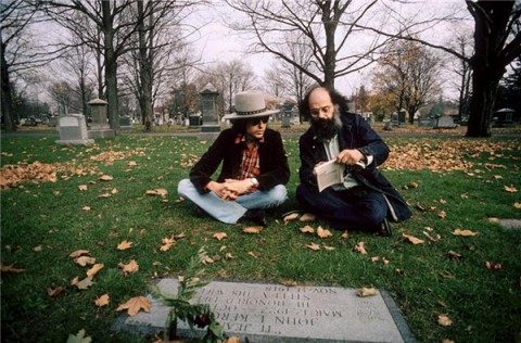 Bob-Dylan-and-Allen-Ginsberg-at-Jack-Kerouacs-Grave-e1345094580496